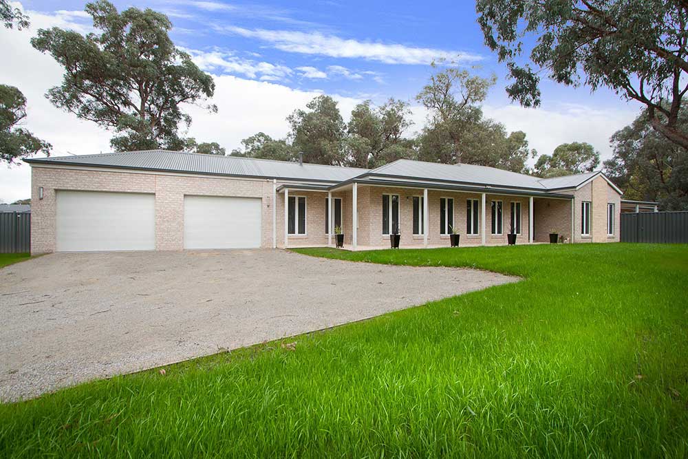 Croydon ranch style homestead custom home