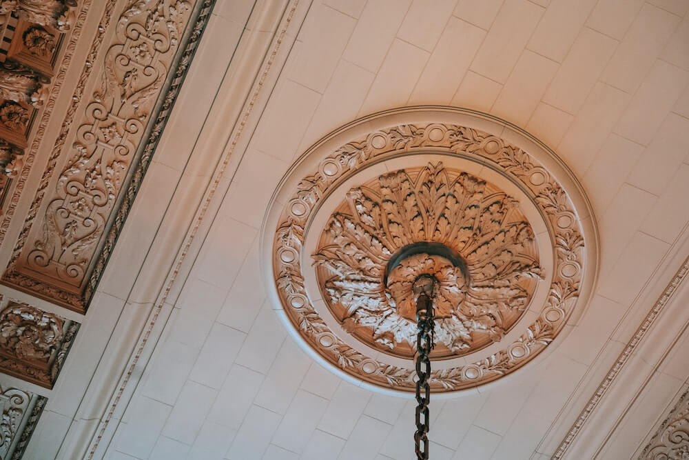 What are Ceiling Medallions and How to Use Them in Home Design