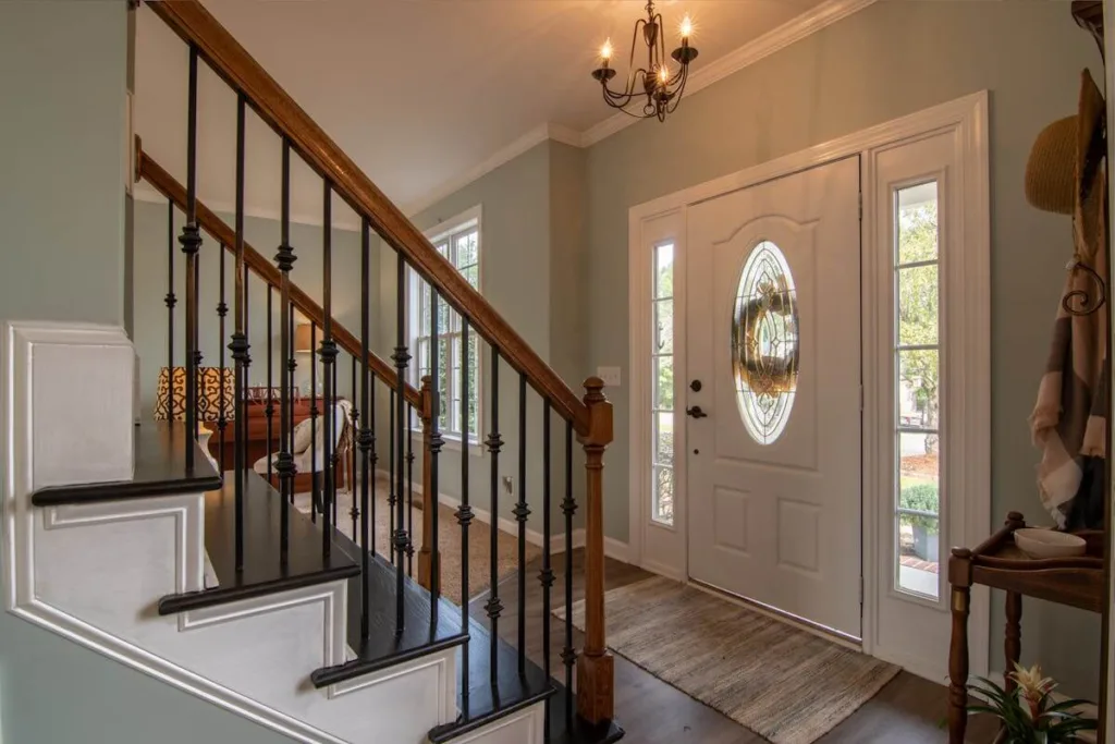 Pros and Cons of Having a Grand Entryway in Your Home